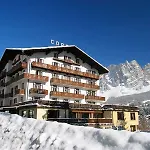 Hotel Corona Szálloda Cortina dʼAmpezzo