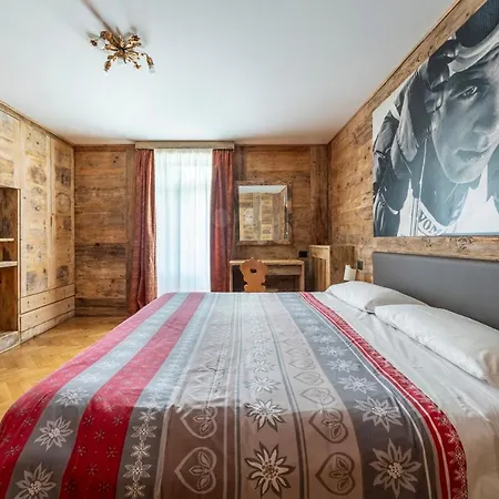 Hotel Corona فندق