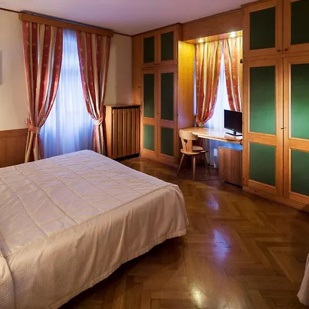 Hotel Corona كورتينا دامبيتزو