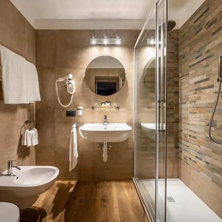Hotel Corona 3* كورتينا دامبيتزو