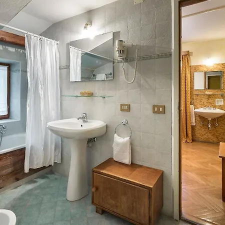 Hotel Corona كورتينا دامبيتزو