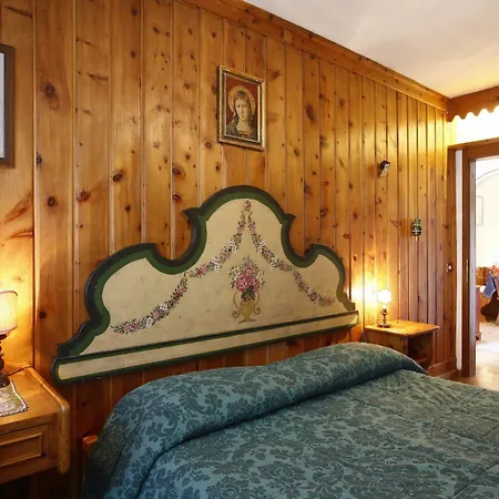 Hotel Corona 3* كورتينا دامبيتزو