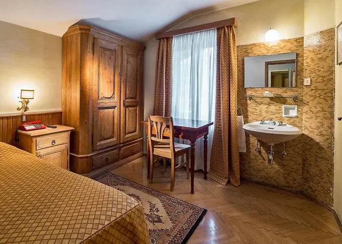 Ξενοδοχείο Hotel Corona 3*