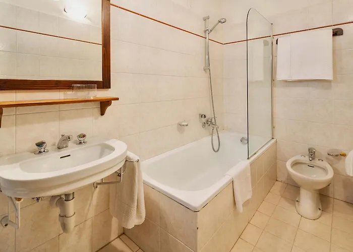 Hotel Corona Ξενοδοχείο 3*