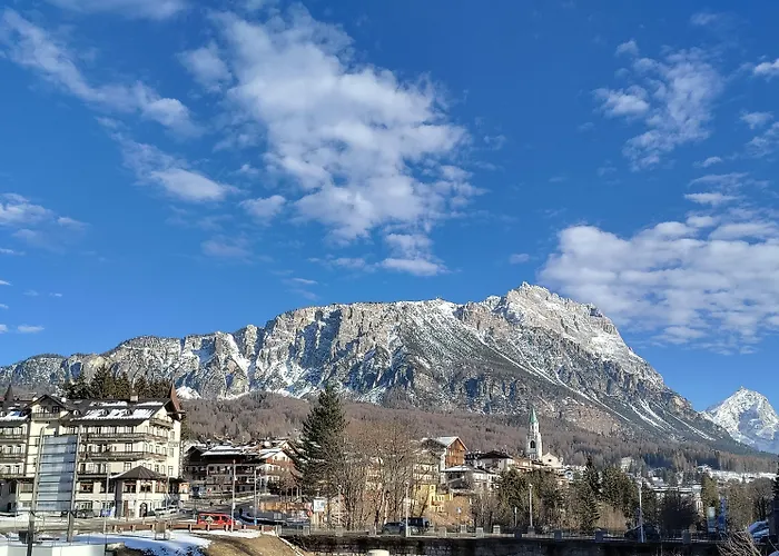 Hotel Corona Ξενοδοχείο 3*